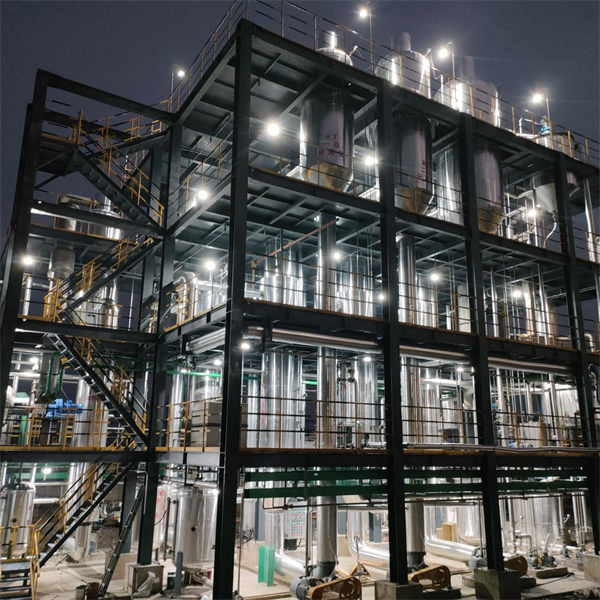 陜西某焦化濃鹽水提鹽項(xiàng)目蒸發(fā)器設(shè)備安裝現(xiàn)場(chǎng)