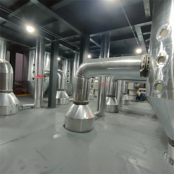 陜西某焦化濃鹽水提鹽項(xiàng)目蒸發(fā)器設(shè)備安裝現(xiàn)場